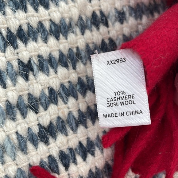 Cashmere Scarf - Picture 2 of 3